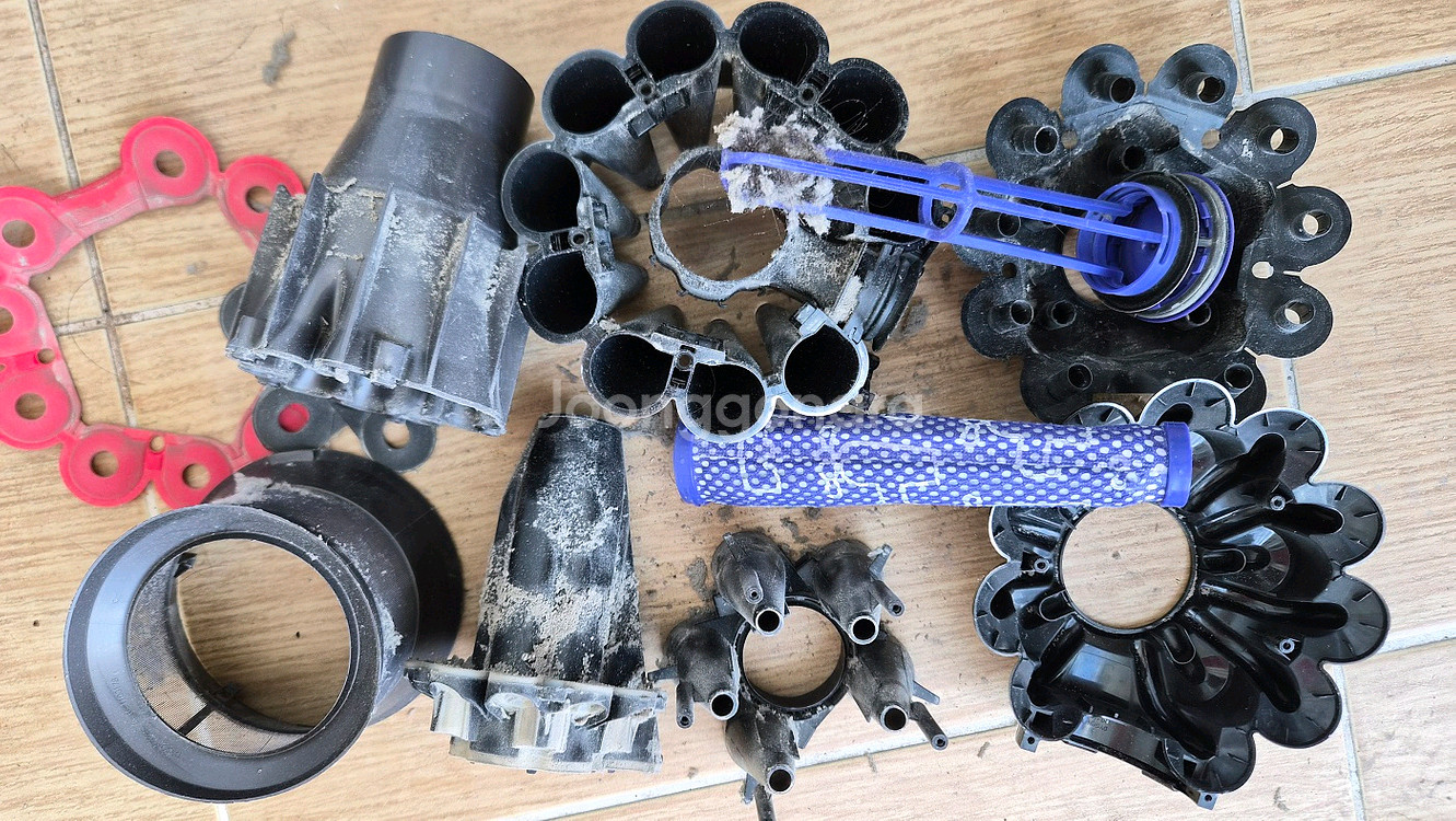 깨끗하게 세척한 다이슨 V6 무선 청소기(11분 연속동작)--8