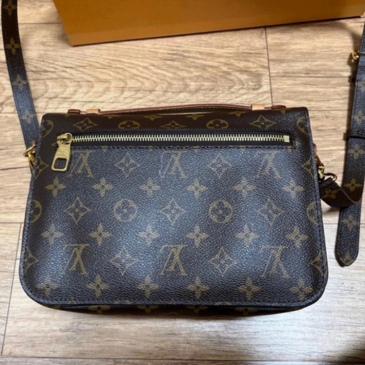 루이비통 포쉐트 메티스 이미지