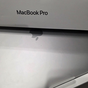 애플 맥북 프로 16인치 i9 2.3Ghz 32GB/1TB/5500M 4GB [85만]