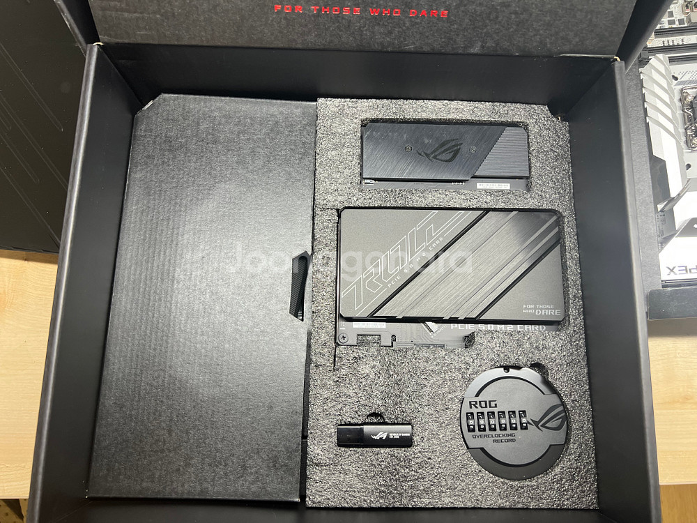 ROG MAXIMUS Z790 APEX 메인보드--1