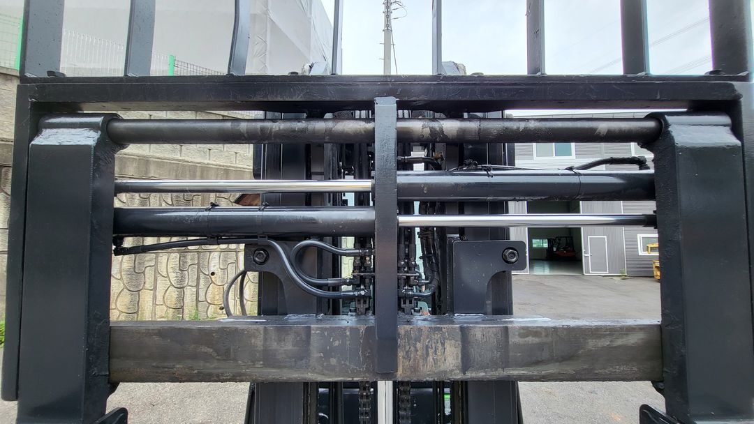 중고지게차 두산 미니5톤 3단마스트 자동발 16년식 디젤지게차 이미지