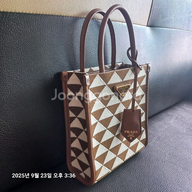 프라다 숄더백--1