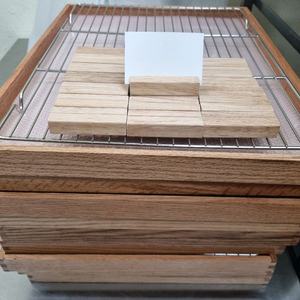 베이커리 진열에 사용되는 우드 트레이와 채반 세트