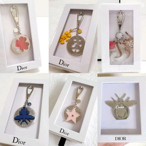 디올 키링 그립톡 레드클로버 옐로우릴리 조이 꿀벌 핑크스타