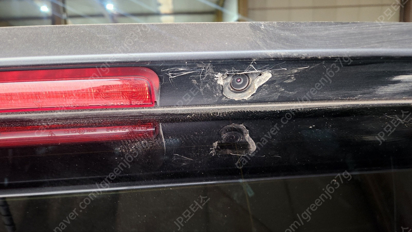 [중고]2005년식 955 카이엔 4.5L V8 트렁크 도어 앗세이 판매합니다--3