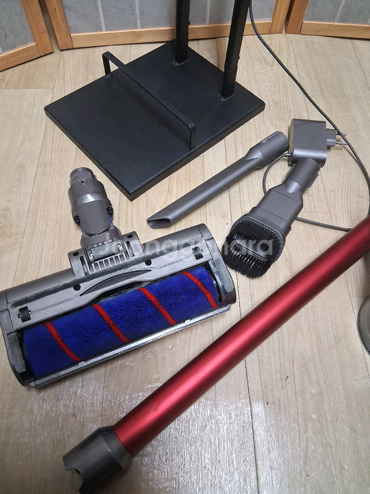 다이슨 V8 무선 청소기--3