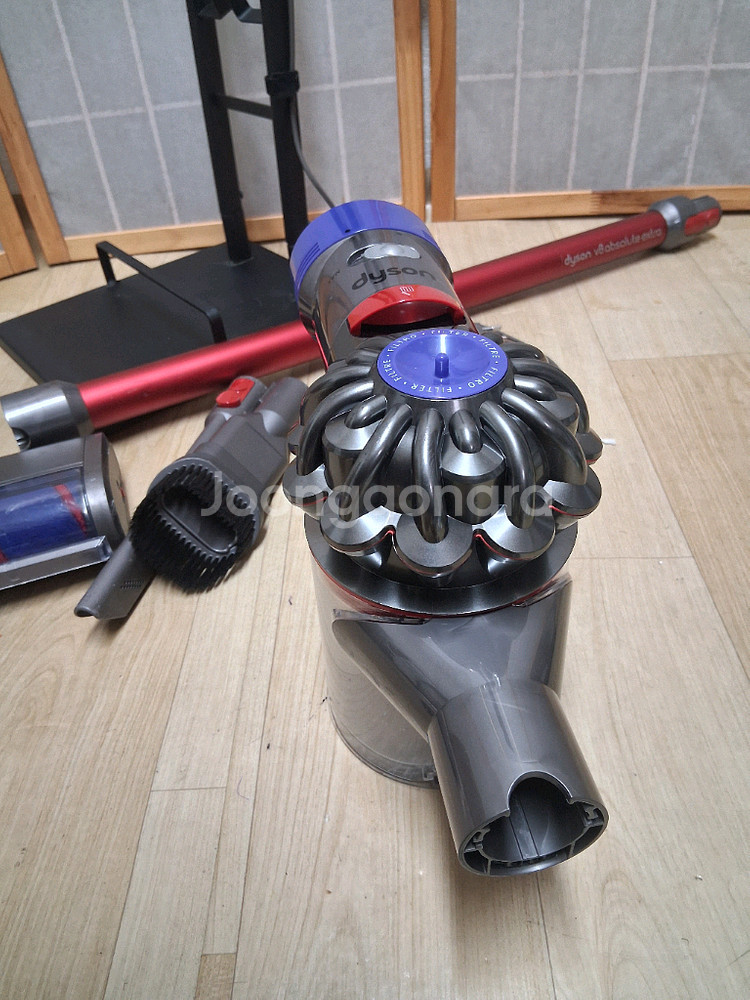 다이슨 V8 무선 청소기--6