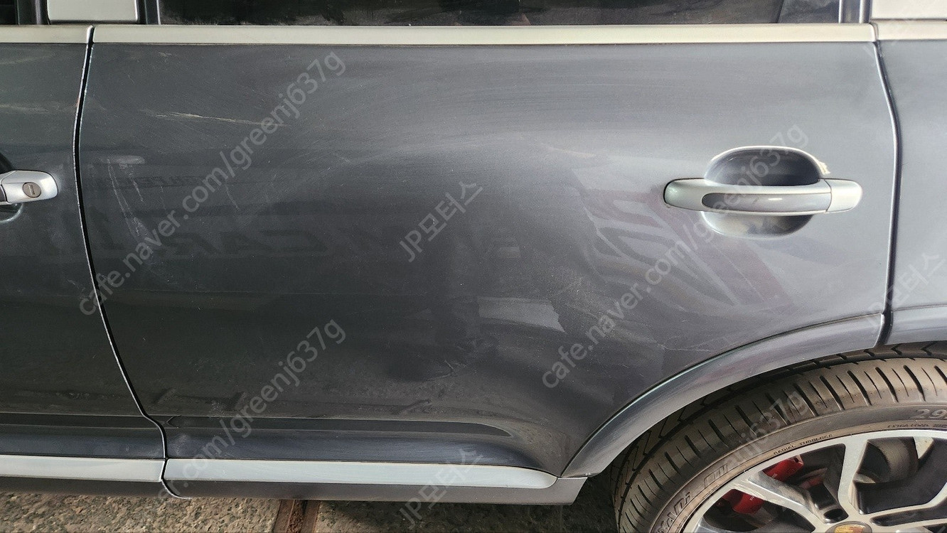 2005년식 955 카이엔 4.5L V8 리어 오른쪽(우측) 도어 앗세이 판매합니다--0