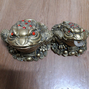 토끼 모양 금속 장식품