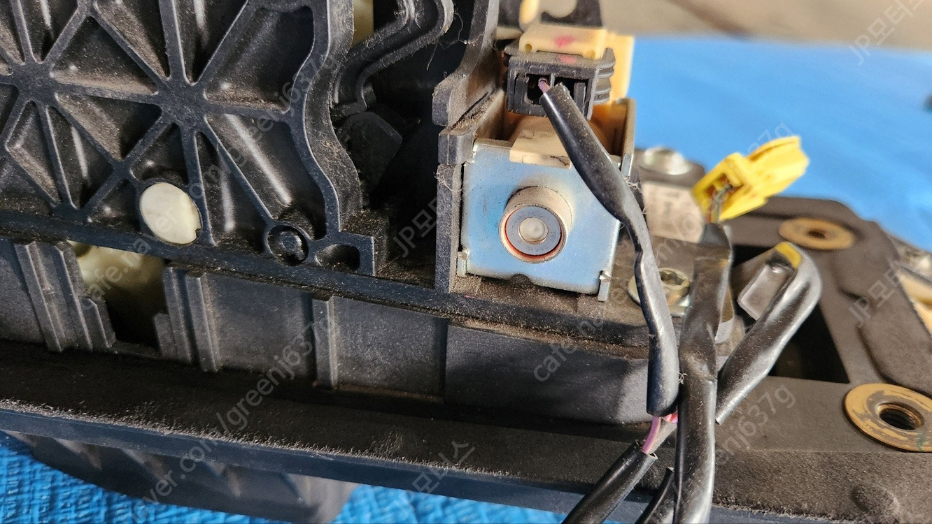 [중고] 2008년식 카이엔 957 기어 시프트 어셈블리(케이블 포함) 판매합니다--4