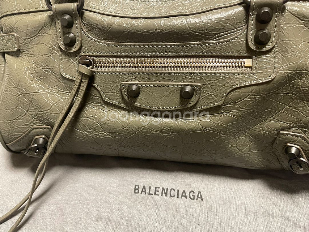 발렌시아가 르시티 이스트웨스트 아미그린--2