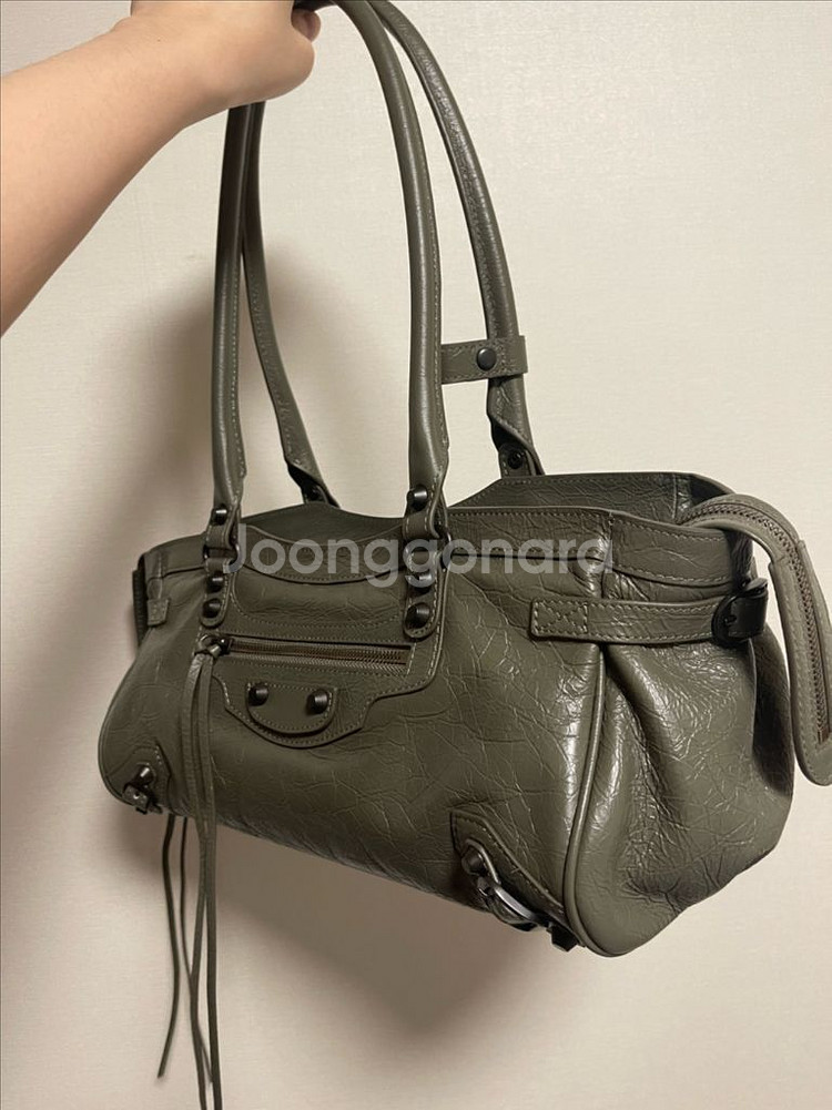 발렌시아가 르시티 이스트웨스트 아미그린--5