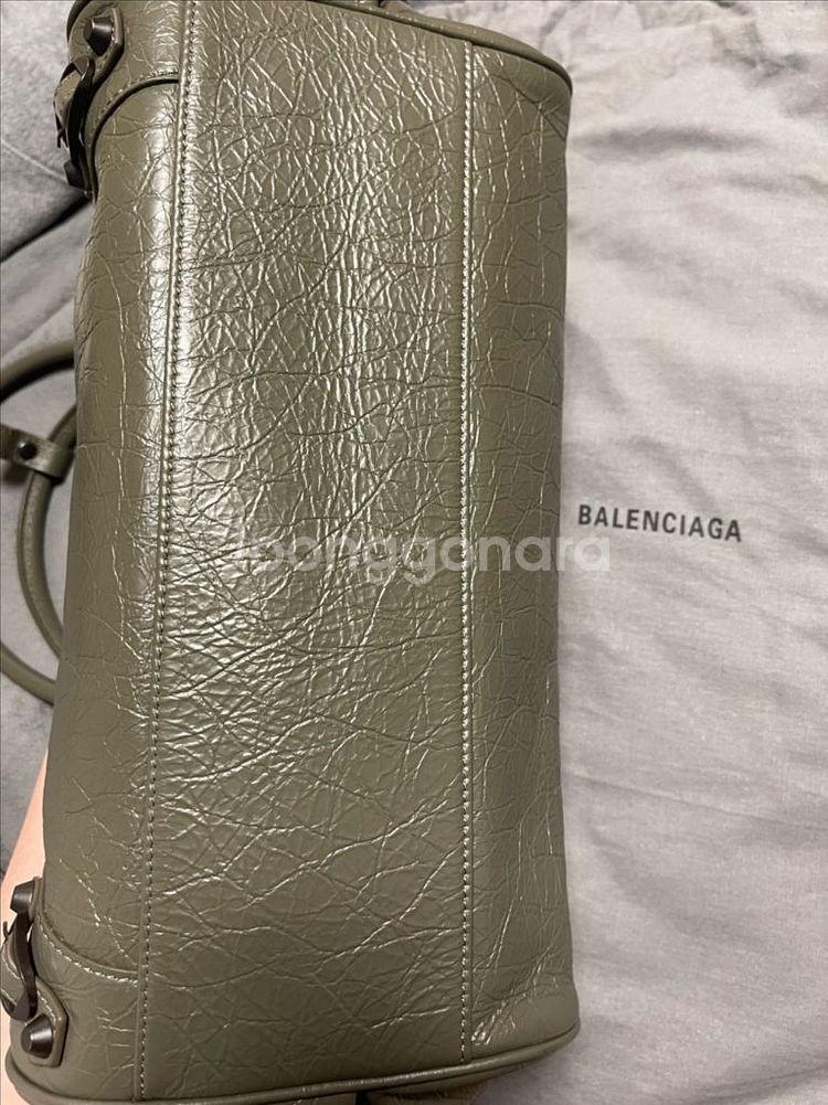 발렌시아가 르시티 이스트웨스트 아미그린--7