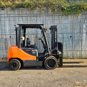 [중고지게차] 두산 D30S-5 디젤 3톤 지게차(사이드쉬프트, 반캐빈, 통타이어)