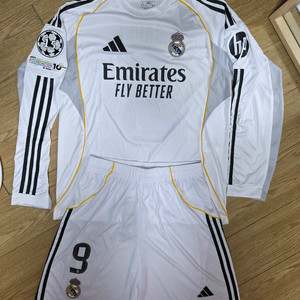 25-26시즌 레알마드리드 음바페 축구 유니폼 축구복 상하의세트 새상품 판매(사이즈 105)
