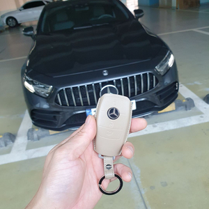 벤츠 CLS300d(2020) 기존 스마트키 → 최신형 디스플레이키로 컨버전 이미지