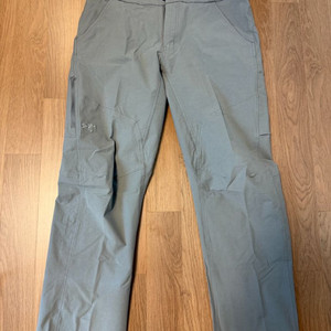 아크테릭스 크로닌 코튼 팬츠 보이드 34-R 판매합니다.