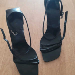 가슴떨리는그이름ㅡ(정품)구찌 샌달하이힐. 구두 !!