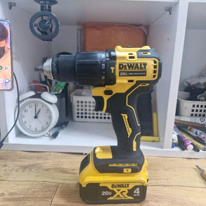 디월트충전함마드릴DCD709 배터리포함 S급