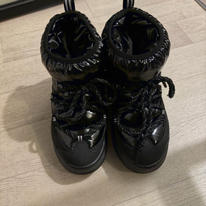 디스커버리 헤이니 글로우 패딩 부츠 235사이즈