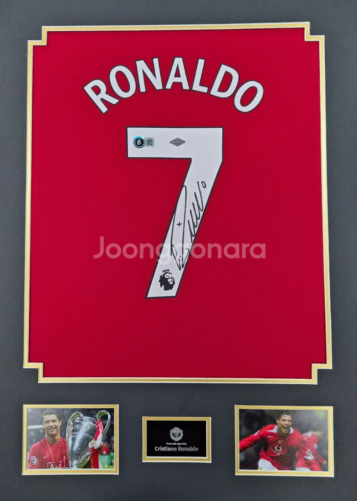 호날두 친필 싸인 유니폼 액자--1