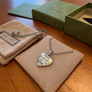 구찌 블라인드 포 러브 목걸이(단종 디자인)