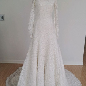 (본식,웨딩촬영 대여용,대여비로 구입하세요)레이스 장식의 롱 슬리브 웨딩드레스