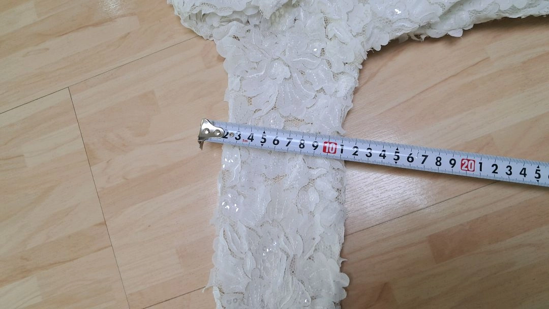(본식,웨딩촬영 대여용,대여비로 구입하세요)레이스 장식의 롱 슬리브 웨딩드레스 이미지
