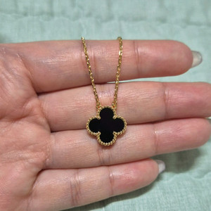 (새상품) 반클리프 빈티지 알함브라 오닉스 목걸이 팝니다