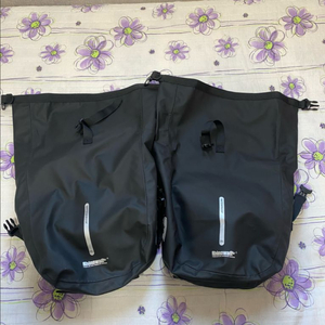 라이노워크 자전거 사이드백 두개 판매합니다.