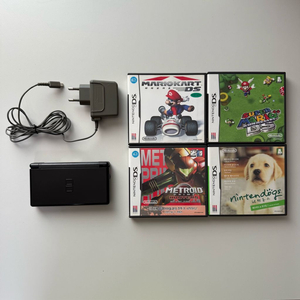 닌텐도 DS Lite + 게임팩 4개 + 정품 충전기 이미지