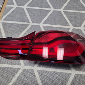 BMW M4 / 4시리즈(F바디) 테일램프 LCI 블랙라인 우측세트(조수석쪽)