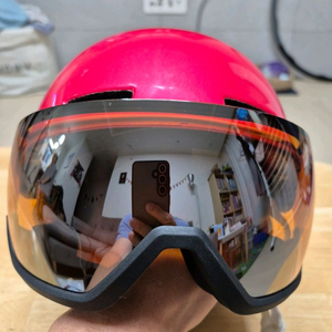 살로몬 스타일 바이저 헬멧 · LED후미등 포함 · 상태 좋아요