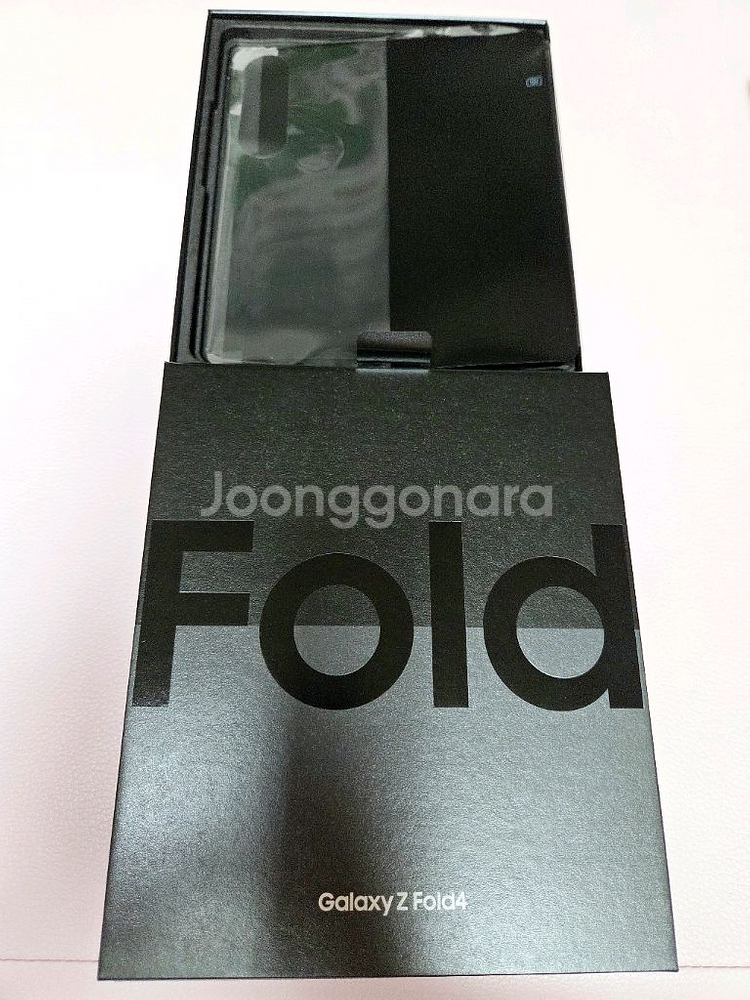 SKT 갤럭시 Fold4 512GB 베이지 (액정.테두리 신품)--8