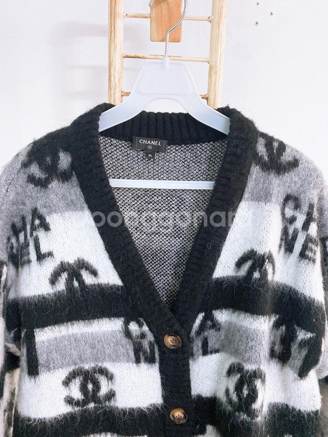 (S)샤넬여자루즈핏모헤어멀티로고울가디건--1