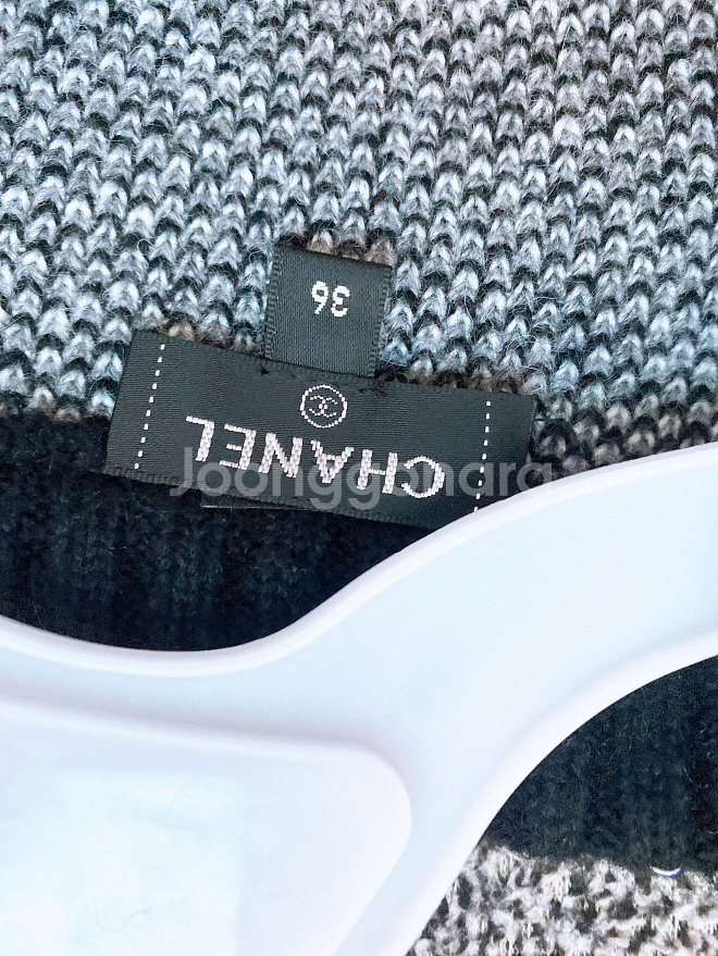 (S)샤넬여자루즈핏모헤어멀티로고울가디건--3