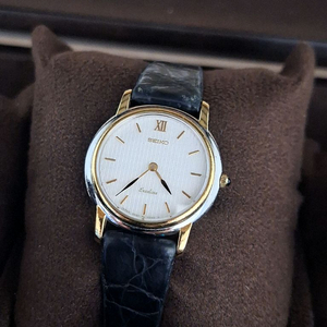 세이코 90s 빈티지 엑셀린 쿼츠 시계 판매합니다