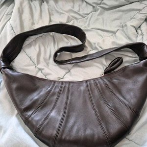 르메르디자인 양가죽 크루아상크로스 미듐