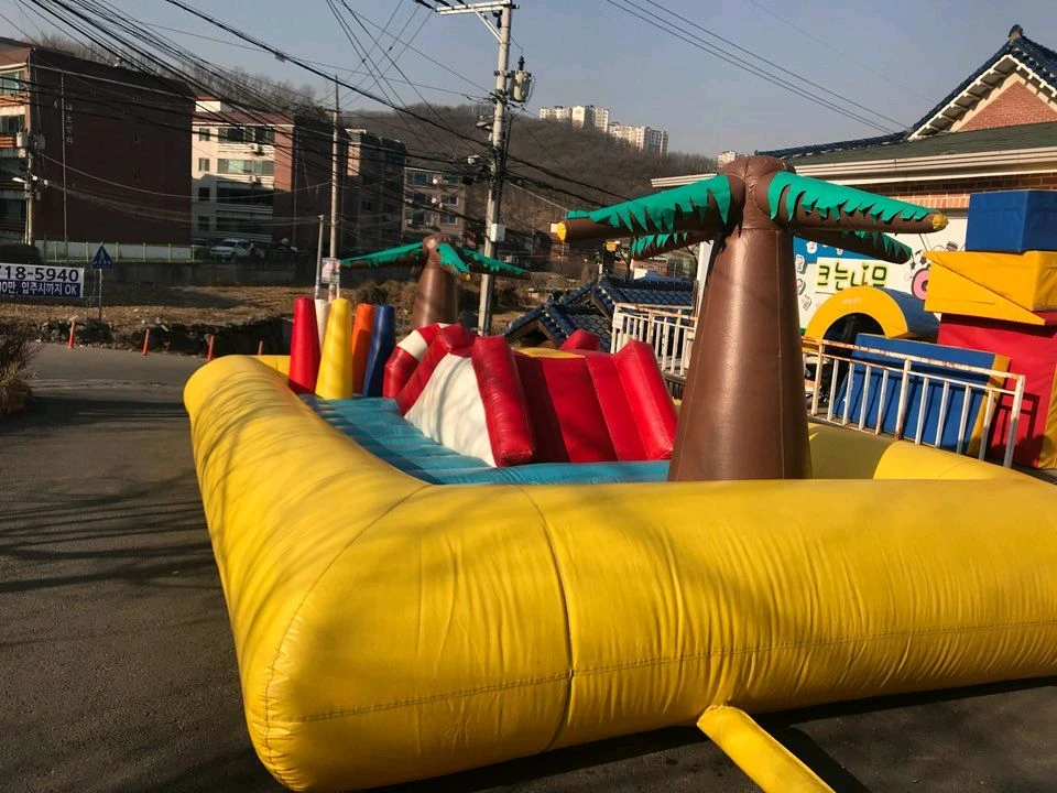 대형 에어바운서 놀이기구 이미지