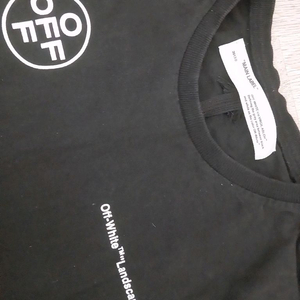 오프화이트 반팔 검정