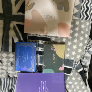 아이즈원 미개봉 앨범 및 기타 굿즈들 일괄