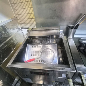 대전세종2024년식 린나이전기튀김기입니다600사이즈