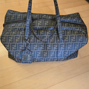 정품 펜디 로고 여행가방