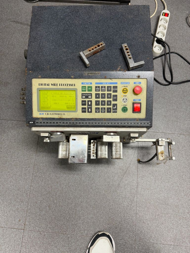 자동전선탈피 커팅기--1