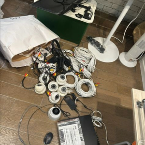 300만원짜리 12채널씨씨티비+중계기+모니터일괄