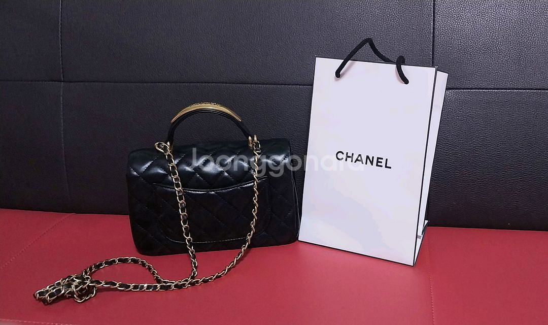 샤넬 클래식 뉴미니 탑핸들 체인백--1