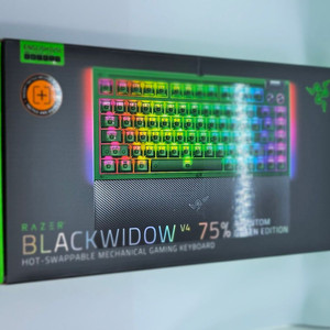 레이저 블랙위도우 V4 팬텀그린에디션 게이밍 키보드(미개봉)