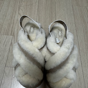 어그슬리퍼230새상품