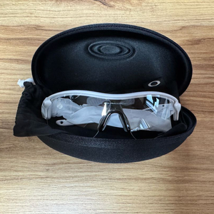 오클리 레이다락 패스 9206-69 새제품 판매합니다.