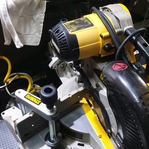 디월트슬라이딩 각도절단기 DW717판매합니다 이미지